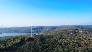 4K航拍南京止马岭森林公园新能源风力发电视频的预览图